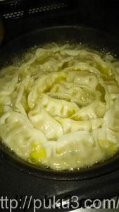 茹でているかのような餃子