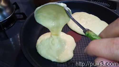 フライパンに流し込む