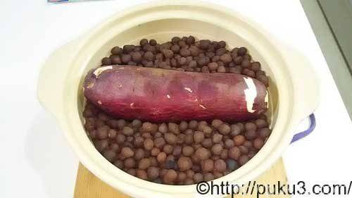 ハイドロボールにサツマイモを埋める