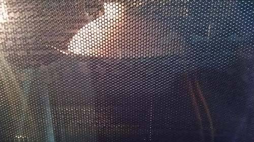 電子の力が働いています