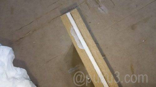 はみ出たボンドは濡れ雑巾で拭き取る