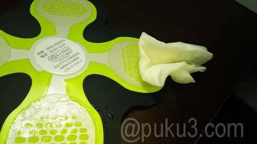 濡らしたキッチンペーパーで拭き取る