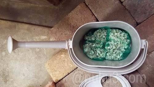 酸化した土をカキ殻水でアルカリへ？