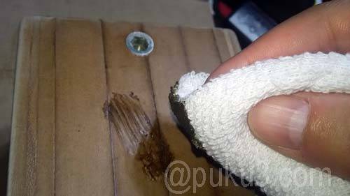 塗面にこすり付ける