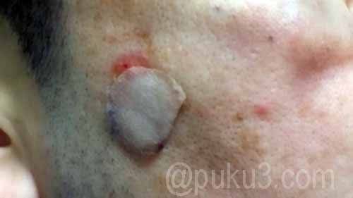 浮いてズルり！