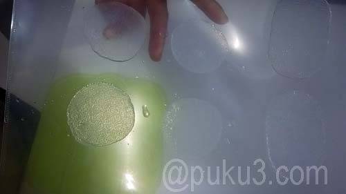 今回はクリアファイルにのせてみた