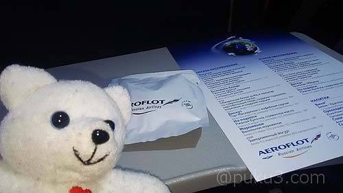 機内食のメニュー、表は読めない・・