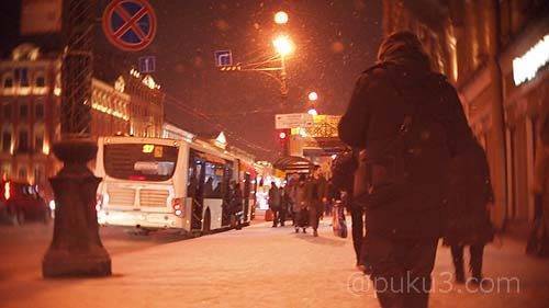 ネフスキー大通りの朝の通勤ラッシュ