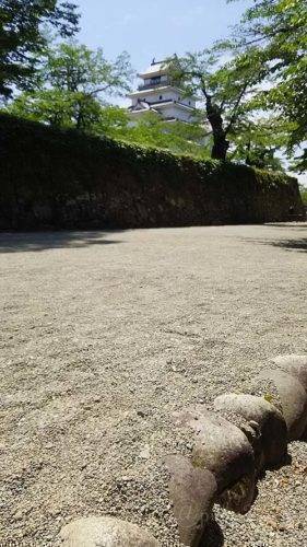 鶴ヶ城の城郭を歩く